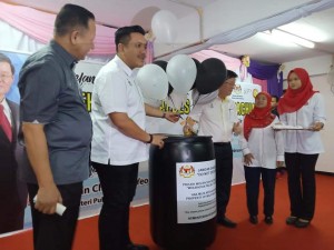 Ketua Menteri Pulau Pinang, Chow Kon Yeow menyempurnakan Program Pelancaran Projek Nyamuk Aedes Ber-Wolbachia Peringkat Negeri Pulau Pinang.