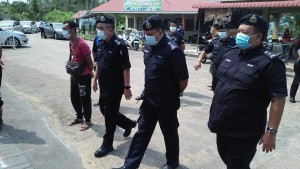 Ketua Polis Pulau Pinang, Sahabudin Abd Manan ketika mengadakan pemantauan dan tinjauan di Pasar Bisik Kuala Muda, Penaga.