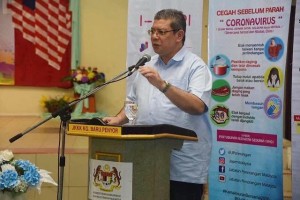Dato’ Saifuddin berucap semasa menghadiri Program Sepakat @ Komuniti di Kampung Baru Salong.