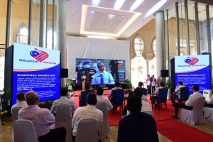 Perdana Menteri mengajak rakyat menyuburkan semangat patriotisma dengan perasaan cinta yang mendalam terhadap Negara.