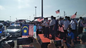 Acara pelepasan konvoi Info on Wheels oleh Ketua Menteri Pulau Pinang.