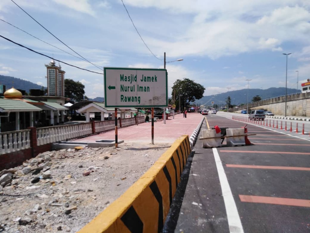 Laluan Jalan Pintas Bandar Rawang tidak dapat dibuka sebelum ini berikutan isu tanah dan keselamatan.