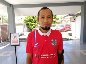 Pengerusi MPKK Taman Alam Perdana, Tengku Abdul Mutalib Tengku Hasan terkilan dengan tindakan pihak tidak bertanggungjawab memasang bendera secara terbalik.