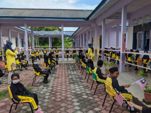 Murid-murid mematuhi SOP yang ditetapkan.