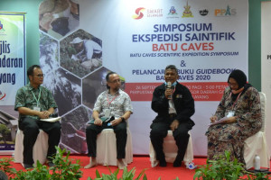 Ahli panel yang menyertai Simposium Ekspedisi Saintifik Batu Caves sedang membincangkan kepentingan menjaga nilai sejarah bukit batu kapur di pinggir Kuala Lumpur itu.