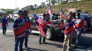 Taklimat sebelum konvoi bermotosikal menjelajah ke 23 buah kampung dilepaskan.