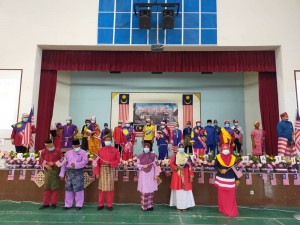 Guru dan pelajar semarakkan sambutan Hari Malaysia dalam Program Merdeka@Komuniti.