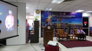 Ketua Pengarah Pendaftaran Negara, Ruslin Jusoh ketika menyampaikan ucapan perasmian.