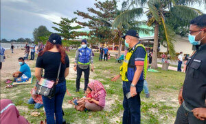 Sebanyak 120 kompaun dengan jumlah RM1, 000 telah dikeluarkan kepada setiap pengunjung yang gagal mematuhi SOP.
