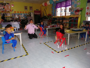 Penjarakan fizikal di sekolah tadika Kemas perkampungan orang asli.