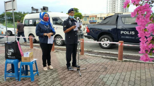 Pihak Polis dari IPD Seberang Perai Tengah, SM Mohd Noor memberi Taklimat ringkas berkaitan Pematuhan SOP.