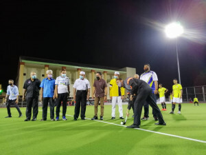 Reezal Merican mencuba permainan Hoki selepas Majlis Perasmian Projek Naik Taraf Padang Hoki di Kompleks Sukan MBSP.