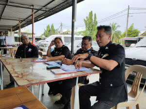 Ketua Unit Pendakwaan Bahagian Penguatkuasa Jabatan Imigresen Pulau Pinang, Roshamsul Kamal Ahmad Tajri menyampaikan penerangan berkaitan peranan MAPO.