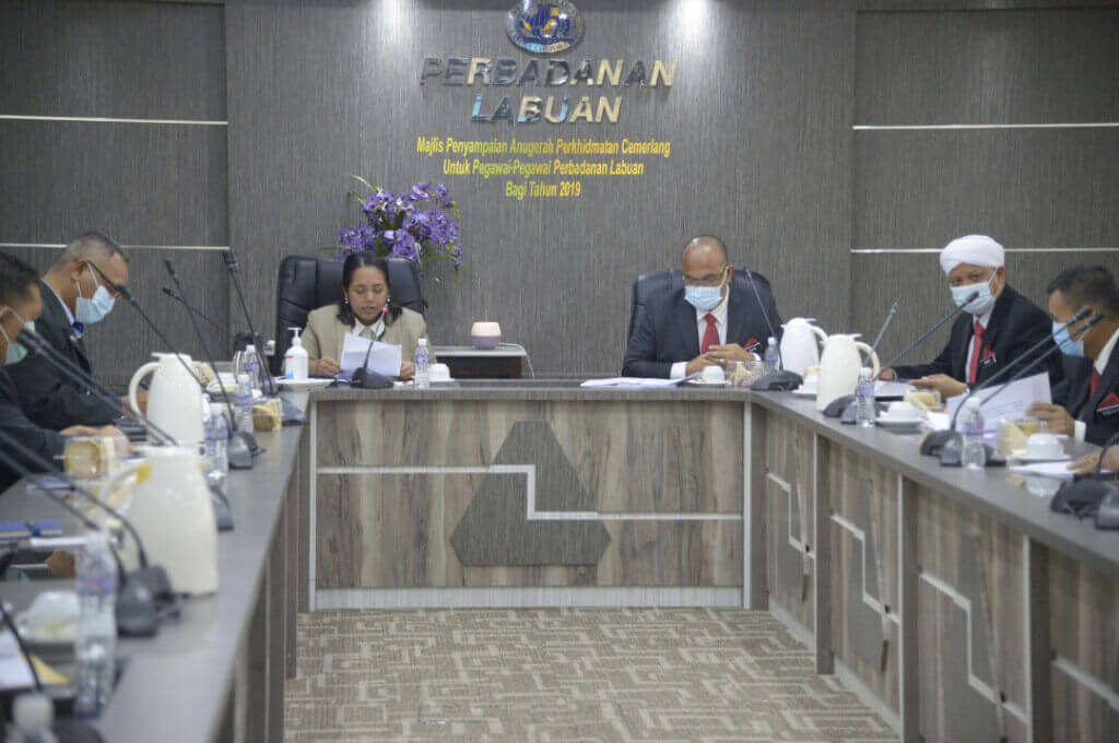 Fary (dua dari kiri) dan Bashir (dua dari kanan) semasa Mesyuarat AMP yang pertama bersama PL.