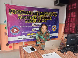 Ketua Pegawai Agensi Antidadah Kebangsaan (AADK) Daerah Barat Daya, Ibrahim Muhamad Said hadir dalam program Sayangi Hidup Elak Derita Selamanya (SHIELDS) yang berlangsung di Bilik Komputer SMK Seri Bayu.