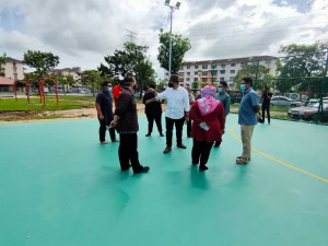 Afif Bahardin melawat ke tapak Gelanggang Futsal Taman Semilang yang berkeluasan 20 meter X 40 meter yang telah dinaiktaraf.