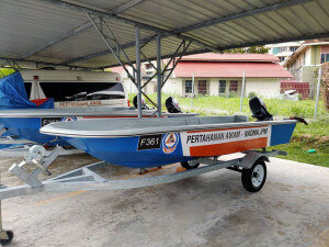 Bot penyelamat APM yang digunakan untuk menyelamatkan mangsa semasa berlaku banjir.