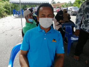 Mohd Fairuz, 40 tahun dari Kampung Air Putih luah rasa syukur kerana ramai yang tampil beri bantuan.