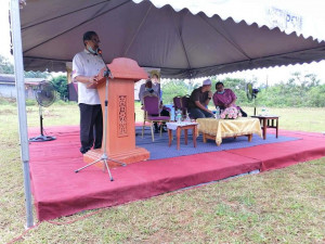 Tun Ahmad Faisal Tun Abdul Razak ketika menyampaikan ucapan dalam majlis penyampaian geran kepada peserta di RTB Bukit Perpat, Marang.