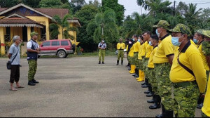 Taklimat program daripada Pegawai RELA Daerah Dungun dan Pengerusi MPKK Pasir Raja kepada semua anggota RELA yang terlibat dengan gotong-royong.