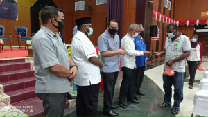Semasa penyampaian bantuan.