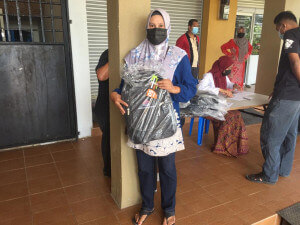 Ilzan Manaf, 42 berkata akan memanfaatkan bantuan persekolahan yang diterima untuk anak-anaknya.