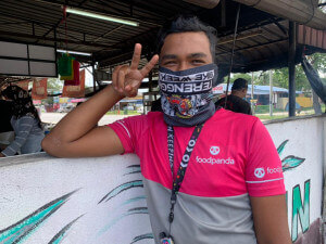 Muhammad Danish Izzat Zubir, 19, berkata status bujang menjadi faktor beliau mempunyai masa yang banyak untuk membuat penghantaran makanan dengan banyak setiap hari.