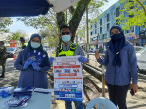 Bahan bacaan “Pembudayaan Norma Baharu" juga diedarkan kepada anggota-anggota Ops SJR.