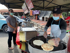 Muhammad Umar, 41, mengharapkan para peniaga dan pelanggan mematuhi prosedur operasi standard (SOP) yang telah ditetapkan oleh kerajaan.