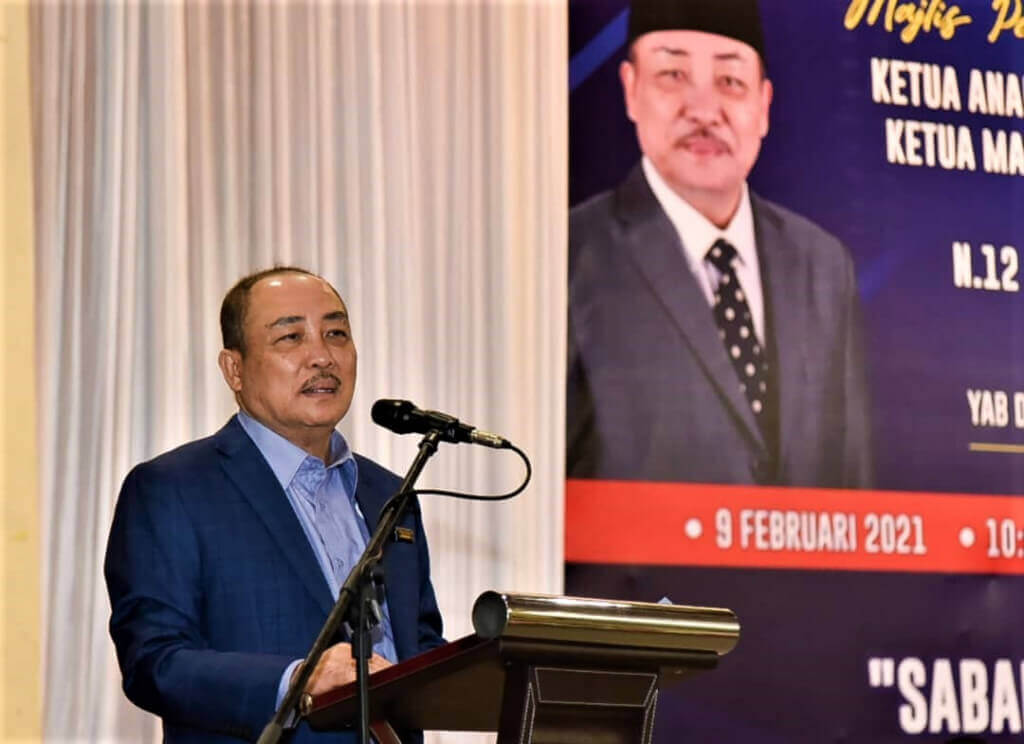 Hajiji ketika berucap merasmikan majlis tersebut, di sini kelmarin.
