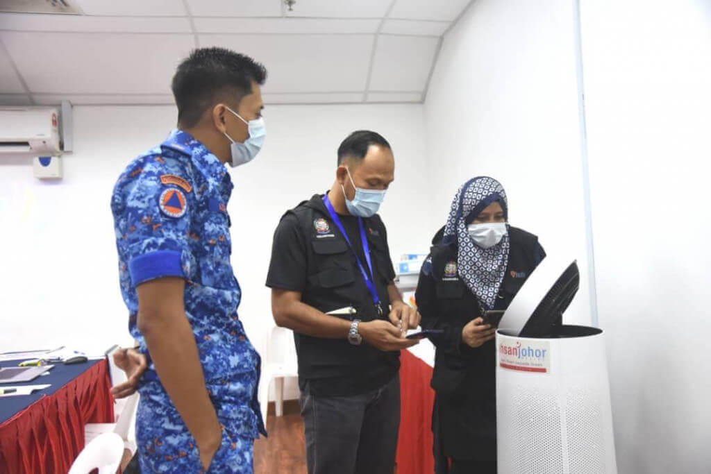 Pertubuhan Ihsan Johor menerima penapis udara sumbangan dari sektor korporat untuk kegunaan para petugas di PKRC Pasir Gudang.