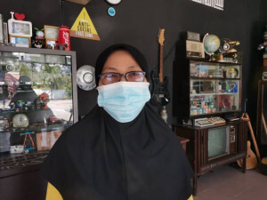 Pemilik kedai makan, Tuan Azlah Tuan Azam, 59 beri peluang kepada golongan OKU untuk bekerja.