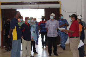 Pegawai Daerah Segamat Nasri Md Ali bersama Pasukan Teknikal COVID-19 Immunisation Task Force (CITF) membuat lawatan ke Pusat Pemberian Vaksin (PPV) Daerah Segamat.