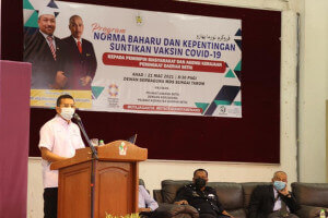 Pegawai Kesihatan Daerah Setiu, Dr. Mohd Hanief Ahmad telah memberikan taklimat mengenai Pelan Imunisasi COVID-19.