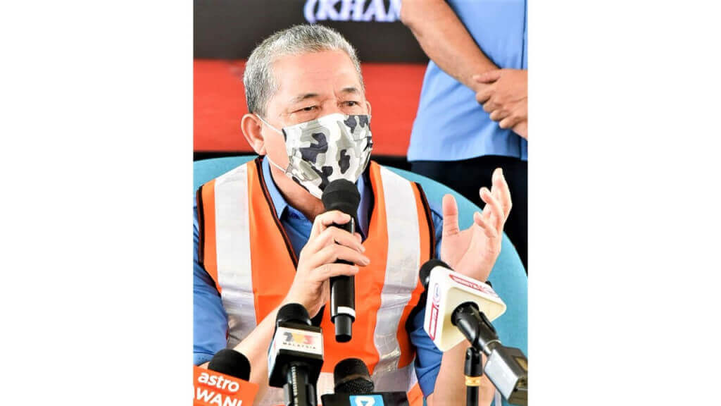 Fadilah ketika bercakap kepada media.