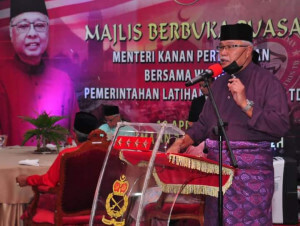 Zamrose zahir ucapan penghargaan kepada Ismail Sabri. 