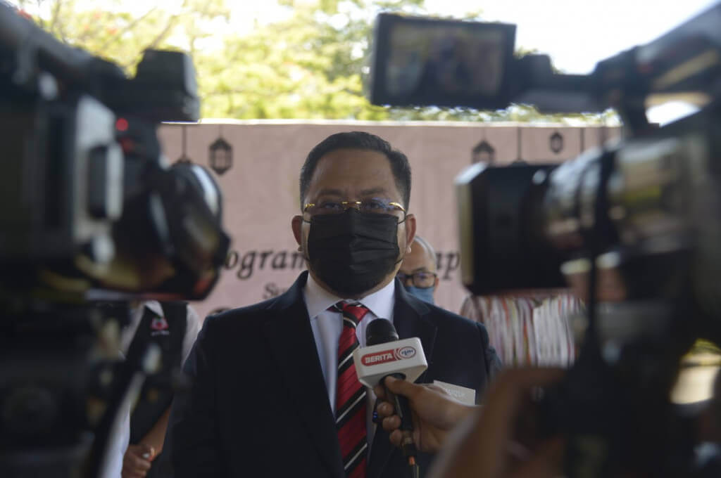 Ahmad Marzuk semasa ditemubual oleh pihak media.