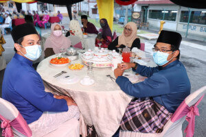 Sekitar majlis berbuka puasa.