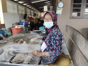 Ainon Muhammad lega kerana masih ada permintaan terhadap keropok lekor.