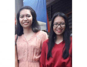 Natalie (kiri) bersama adiknya, Paulina yang berjaya mendapat slot vaksin AztraZeneca (AZ).