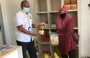 Sumbangan gerobok makanan juga disediakan oleh Pusat Khidmat Ahli Parlimen Indera Mahkota bagi membantu golongan yang memerlukan.