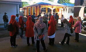 ADUN Batu Kurau bersama Pegawai Daerah LMS ketika sesi taklimat mengenai Program Outreach di Arena Batu Kurau.