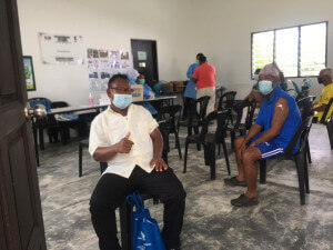 Tok Batin Rizat (baju putih) turut menerima dos kedua suntikan vaksin di PPV Khas Kampung Cheros Pos Telanok.