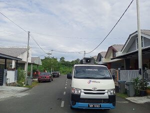 Penglibatan kenderaan Jabatan Penerangan Daerah Segamat dalam membuat hebahan sangat membantu dalam urusan pendaftaran Vaskin Covid-19 di lapangan.