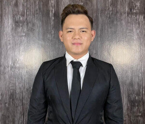 Francis Barnabas Abot, program Ijazah Sarjana Muda Perancangan Bandar dan Wilayah USM, berasal dari Meluan, Julau.