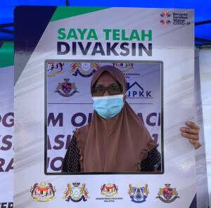 Hashida Hashim antara penerima vaksin Sinovac yang terawal hadir. 