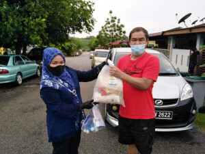 Sumbangan disampaikan kepada yang terkesan dalam Pendamik COVID-19.