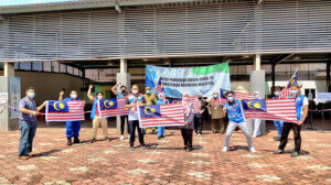 Shaifulbhari Mohamad menerima Jalur Gemilang.
