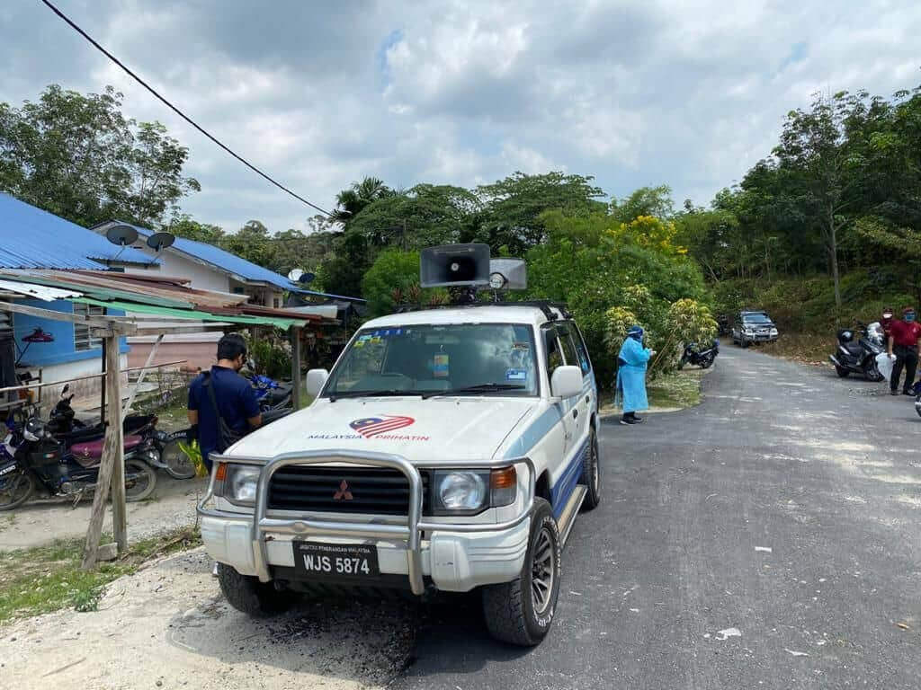 Hebahan Info on Wheels (IOW) mengenai kempen kibar Jalur Gemilang sempena sambutan Hari Kebangsaan dan Hari Malaysia 2021 dan kempen kesedaran pencegahan wabak COVID-19 dari Pejabat Penerangan Daerah Hulu Langat.