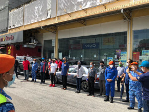 Program Pemasangan 1,000 Jalur Gemilang turut mendapat kerjasama daripada beberapa agensi termasuk Angkatan Pertahanan Awam Malaysia (APM).